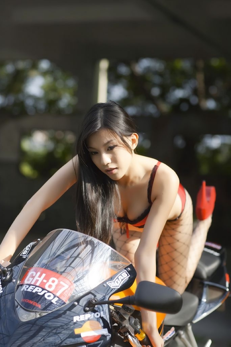 重机车比尼写真美女  [凱渥@ Lina]